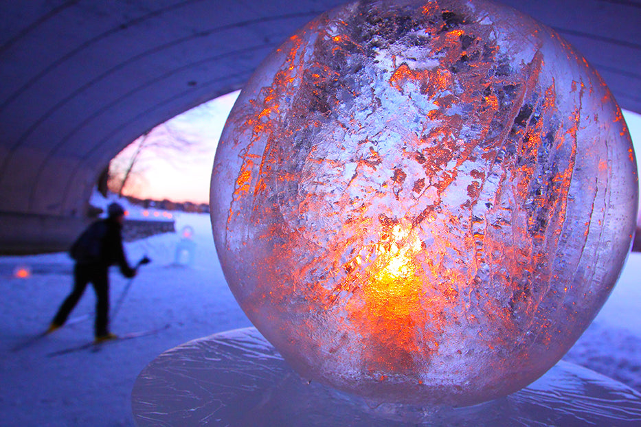 Starter Kit with Waterproof LED Puck Light with Remote - Makes 6 Ice Lantern Globes